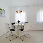 Sia House Пула